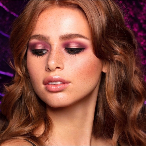 Urban Decay Naked Cherry Palette Discontinued Berry Tone Shimmers And Mattes - Picture 7 of 16